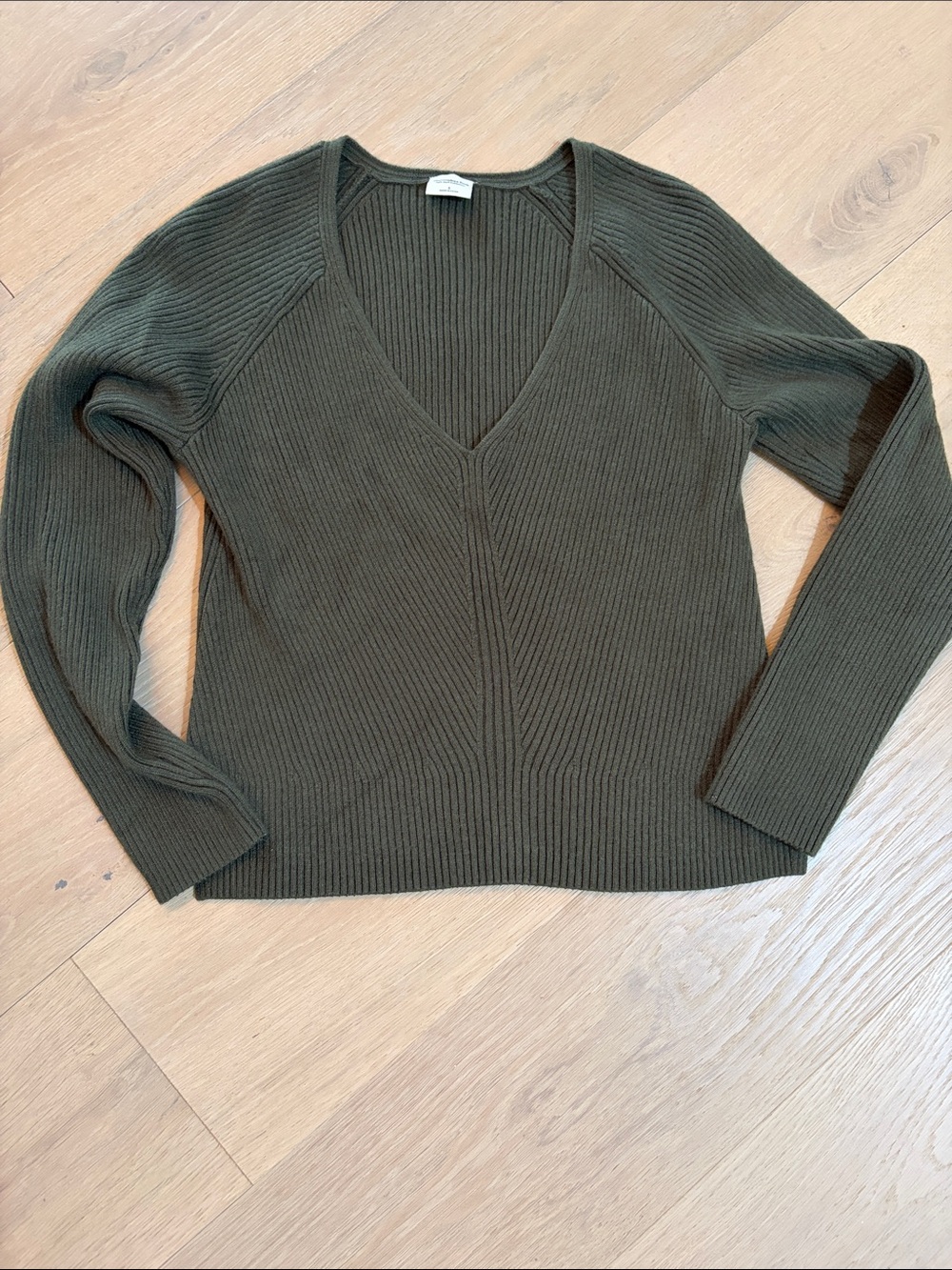 NWOT Abercrombie V-Neck Ribbed Sweater - Olive Green